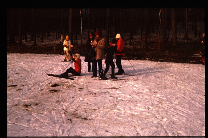 14.Kirchberg dec 1975 Ilse,Mama,Brigitte,Marion,Peter.JPG